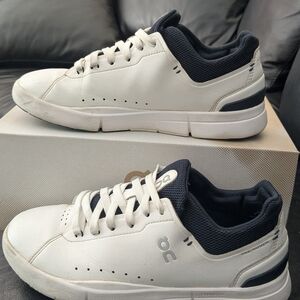 On Running The Roger Advantage Women Size 7.5